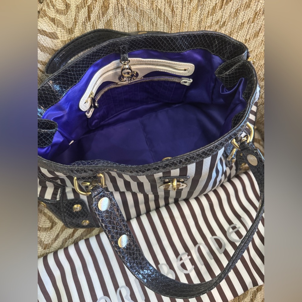 Henri Bendel 712 5th Avenue Large Shoulder Bag - Picture 7 of 8